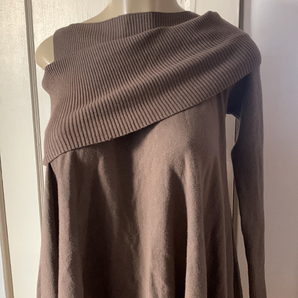 ANGELA. MARA SWEATER TOP